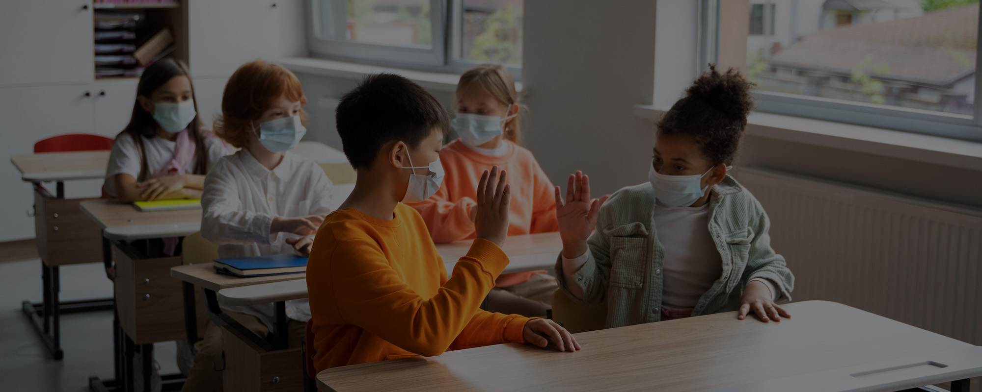 Kinder im Klassenzimmer