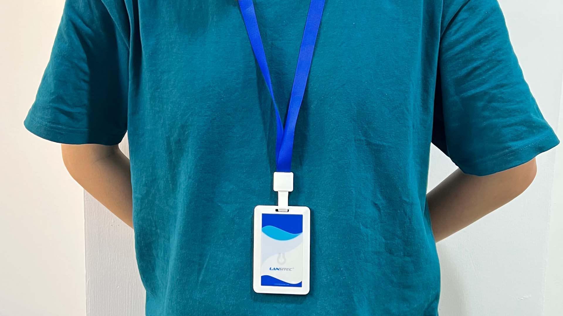 B006 BadgeBluetooth Beacon User Manual 3 Lansitec Badge Wear